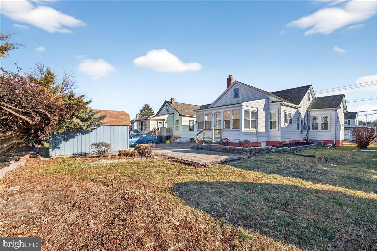 615 13th Street New Castle, DE 19720 - Photo 34 of 39 a view of a town with large trees and a small yard