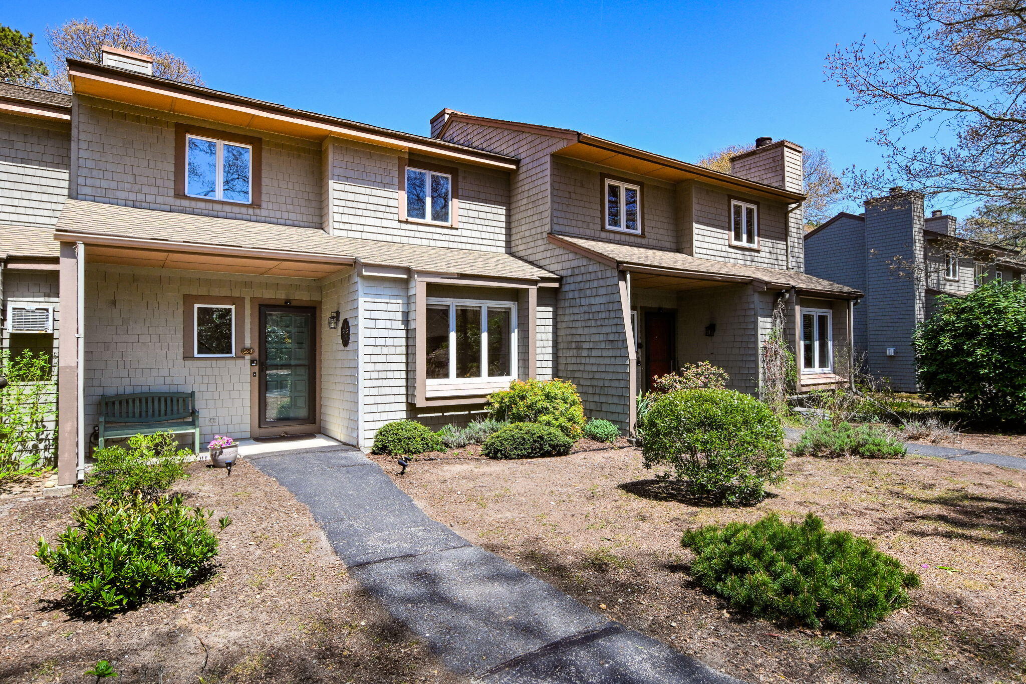59 Main Street, Unit 20-3 Dennis, MA 02638 - Photo 2 of 40 a front view of a house with garden
