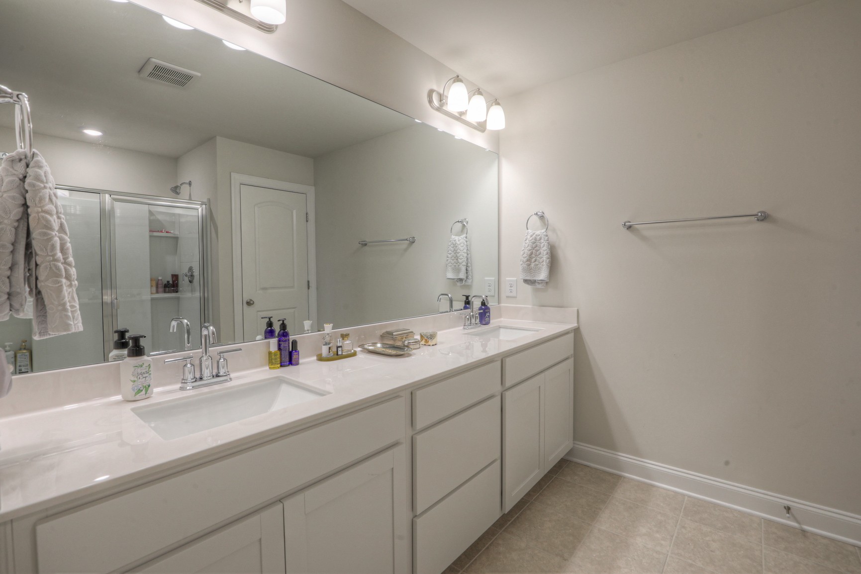 2072 Notchleaf Road Antioch, TN 37013 - Photo 15 of 30 a bathroom with double sink and a mirror