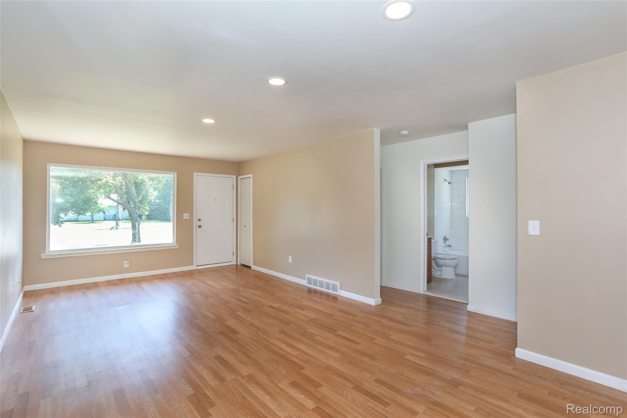 16052 Allen Road Taylor, MI 48180 - Photo 6 of 29 6C9A1875.jpg