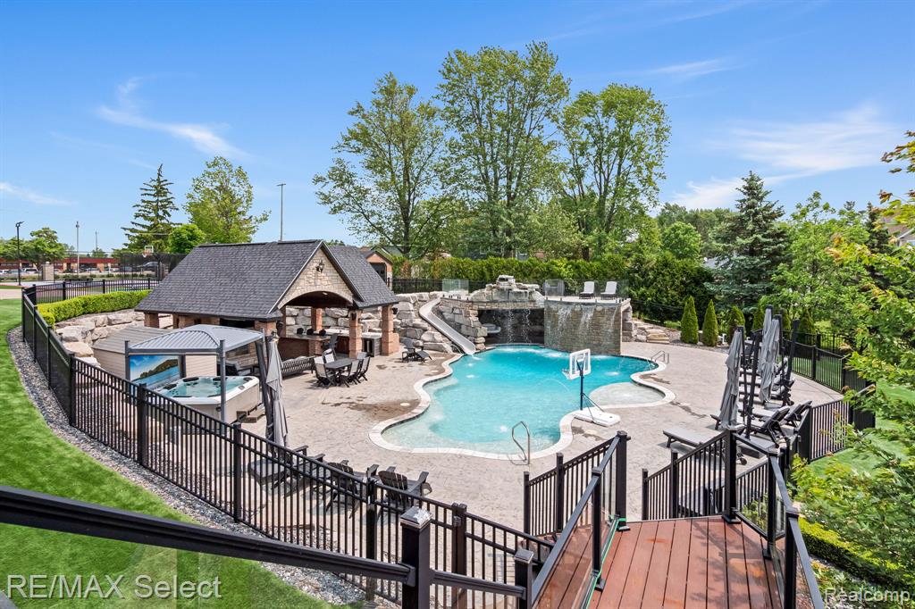 2559 North Long Lake Road Fenton, MI 48430 - Photo 58 of 90 Gallery Image 58