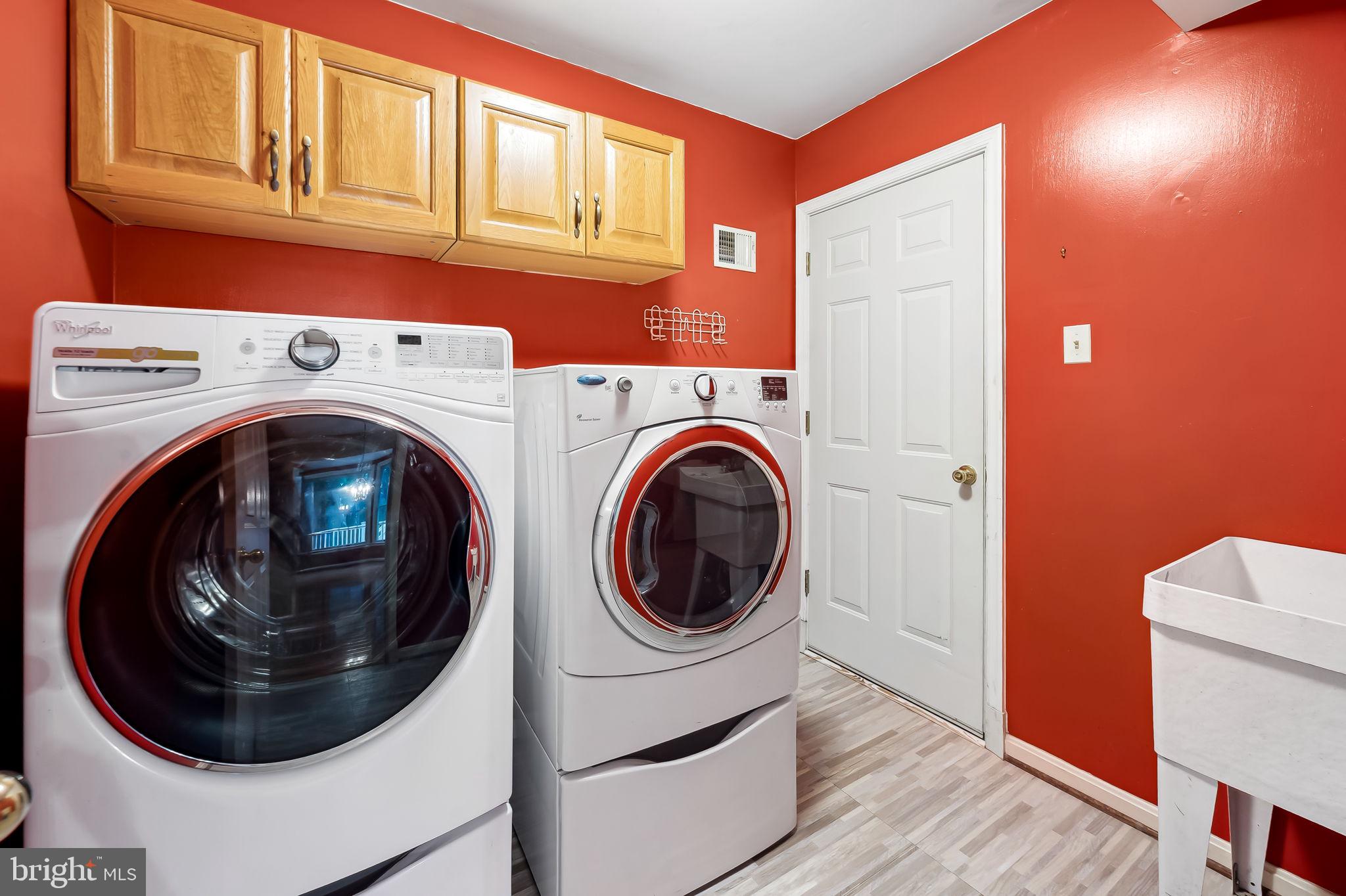 6902 Raven Lane Columbia, MD 21044 - Photo 23 of 47 a utility room with dryer and washer