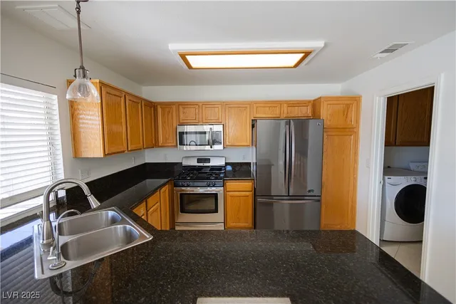 $2,300 | 7873 Laurelton Place, Las Vegas, NV 89147