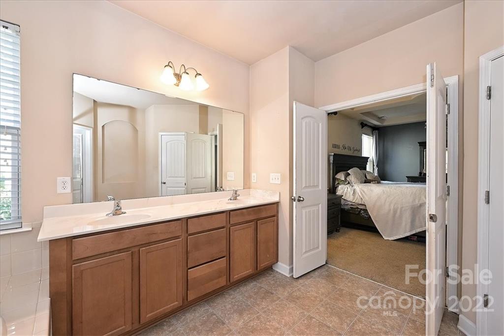 4533 David Cox Road Charlotte, NC 28269 - Photo 8 of 44 Gallery Image 8