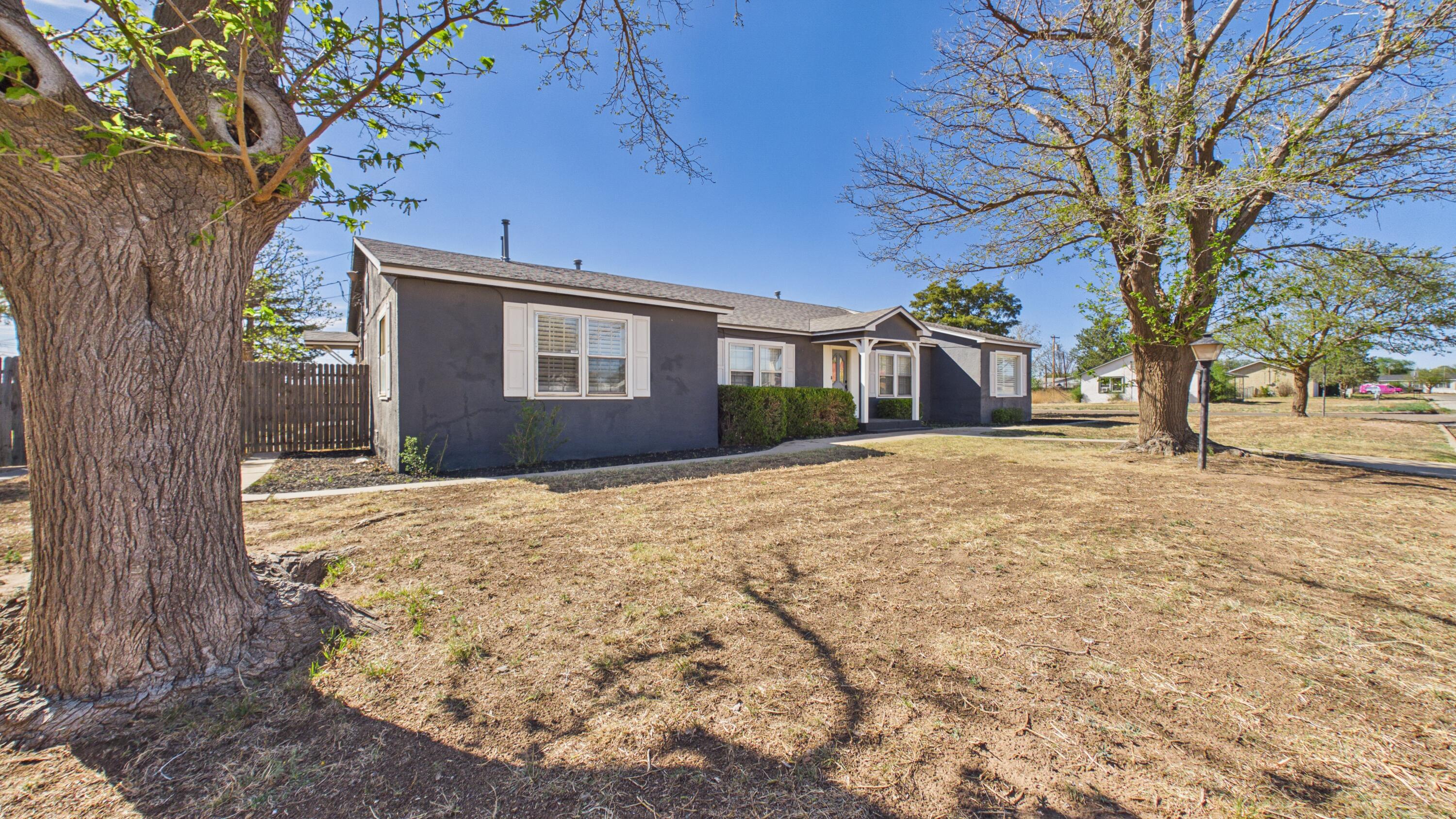 712 11th Street Shallowater, TX 79363 - Photo 3 of 61 CAM06379G6-PR0020-STILL001