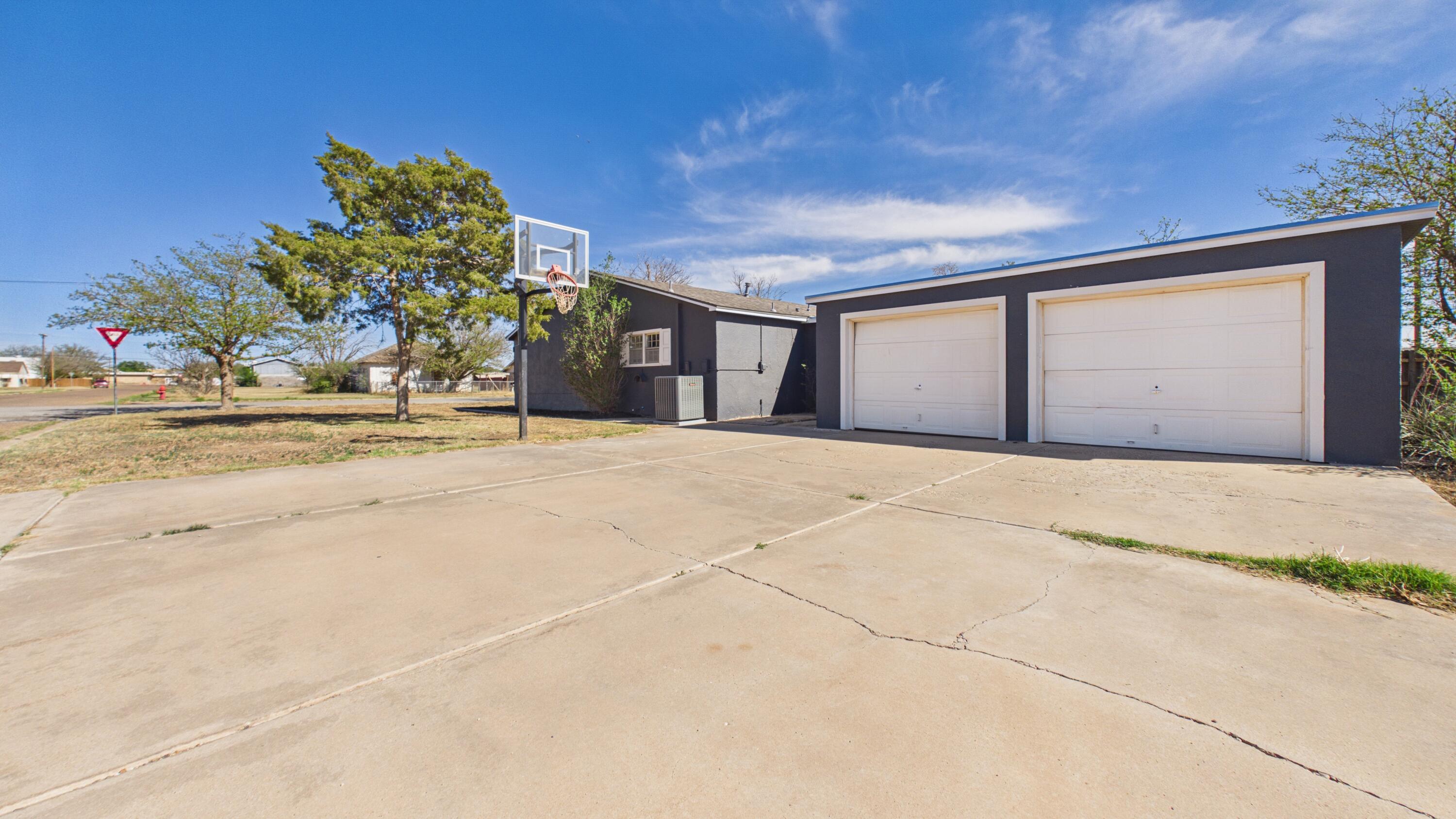 712 11th Street Shallowater, TX 79363 - Photo 6 of 61 CAM06379G6-PR0020-STILL006