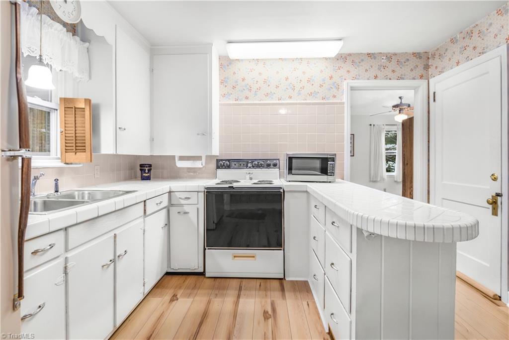 4115 Ebert Road Winston-Salem, NC 27127 - Photo 3 of 31