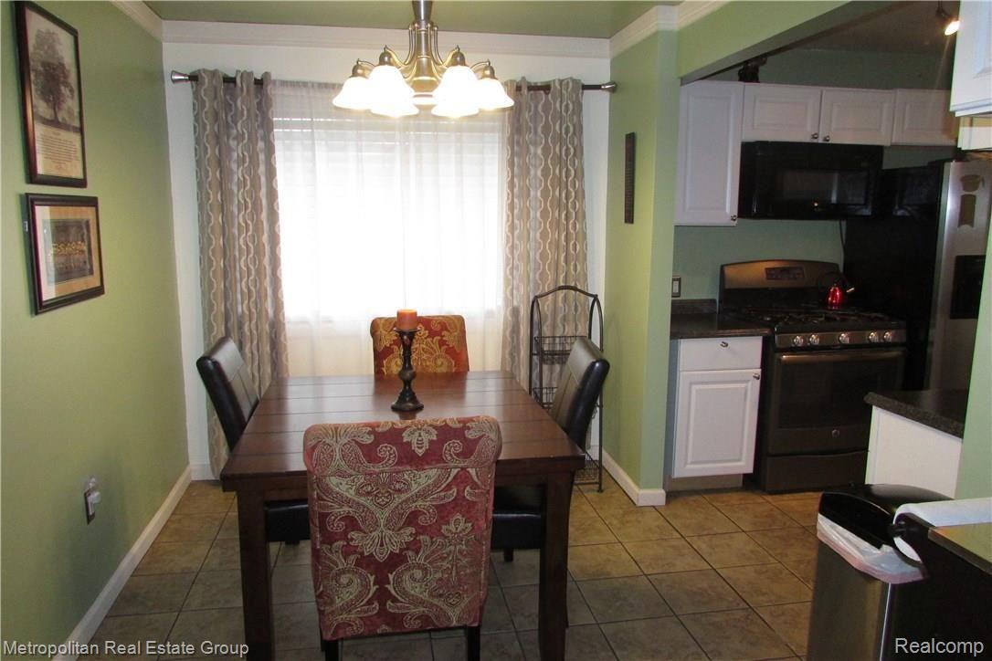 23914 Cedar Ridge Court Romulus, MI 48174 - Photo 5 of 12 IMG_1327.JPG