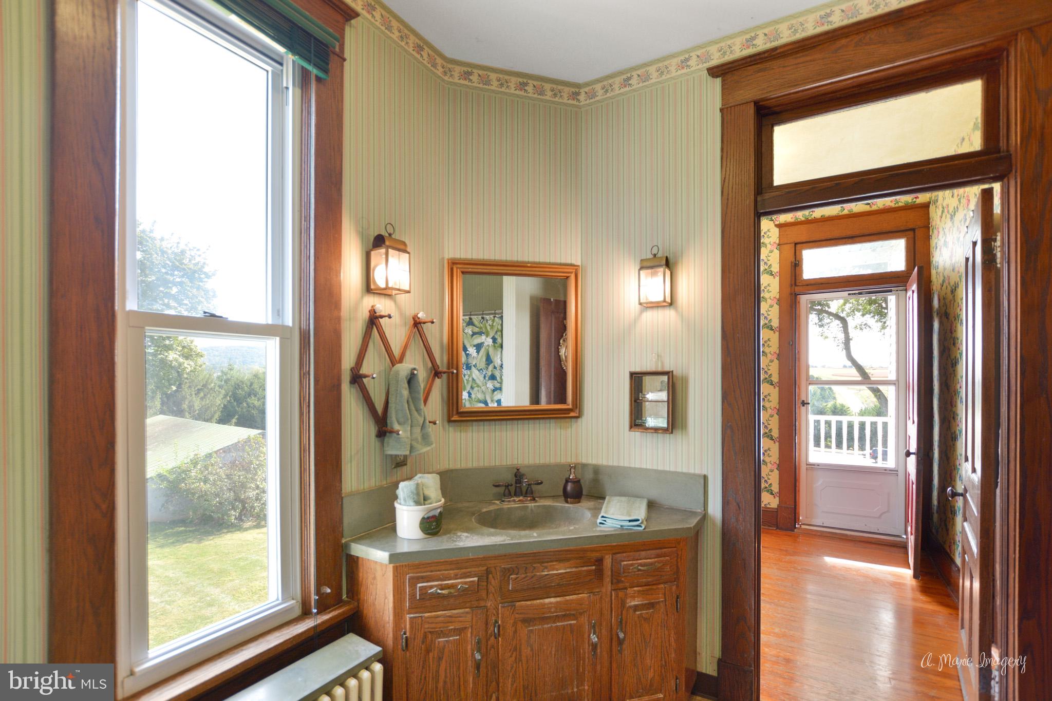 7229 Holter Road Middletown, MD 21769 - Photo 32 of 77 Full bath opens to sitting room w/balcony