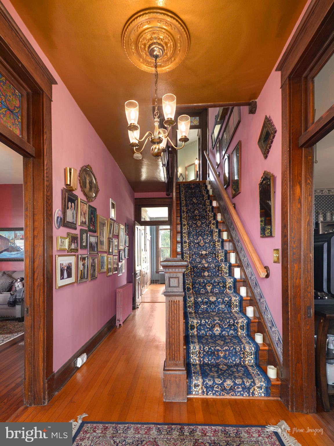 Guilded ceiling invites warmth