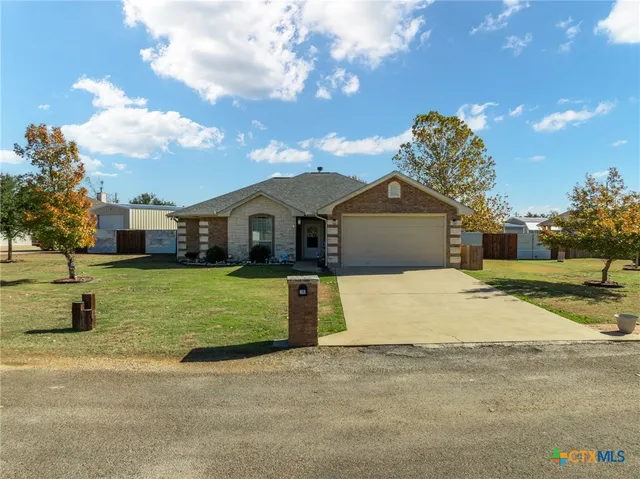 $289,999 | 210 Lakewood Drive, Gatesville, TX 76528