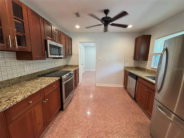 $1,850 | 422 15th Avenue South, St. Petersburg, FL 33701