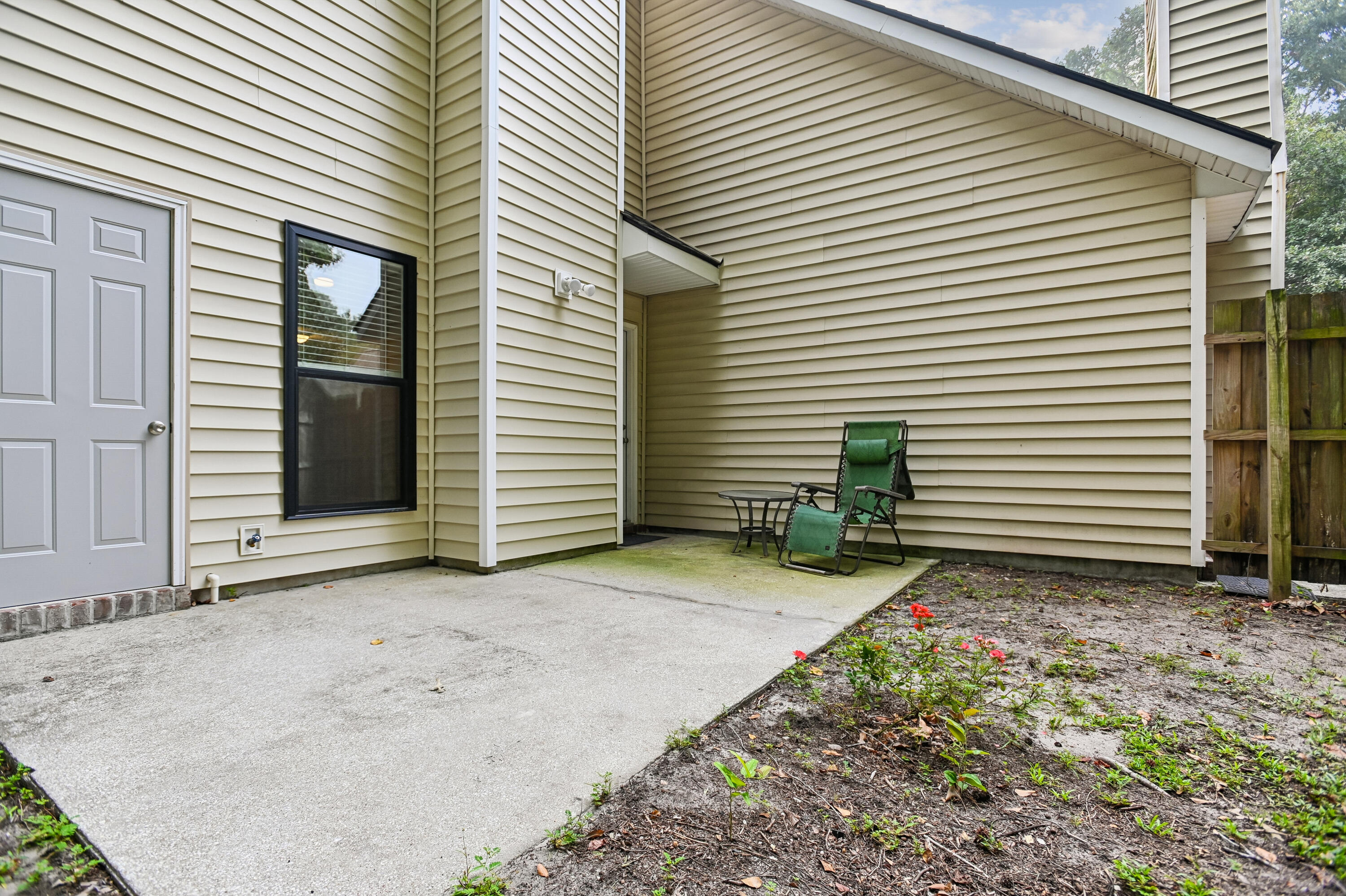905 Burnley Road, Unit D Charleston, SC 29414 - Photo 37 of 44 13-Patio