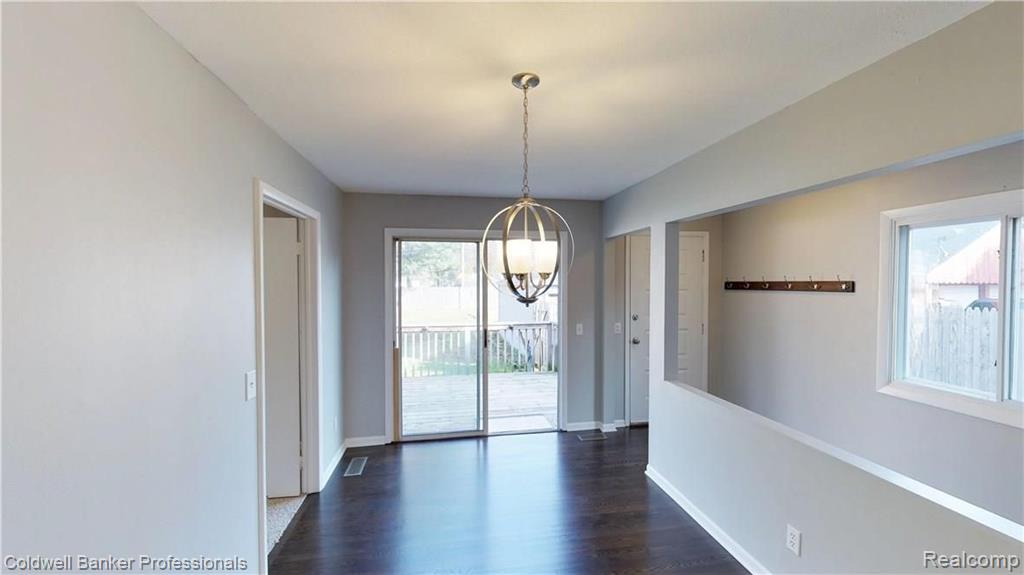 5214 Drayton Road Clarkston, MI 48346 - Photo 7 of 31