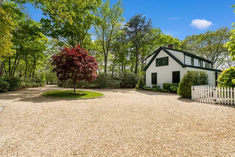 $2,395,000 | 91 East Tiana Road, Hampton Bays, NY 11946