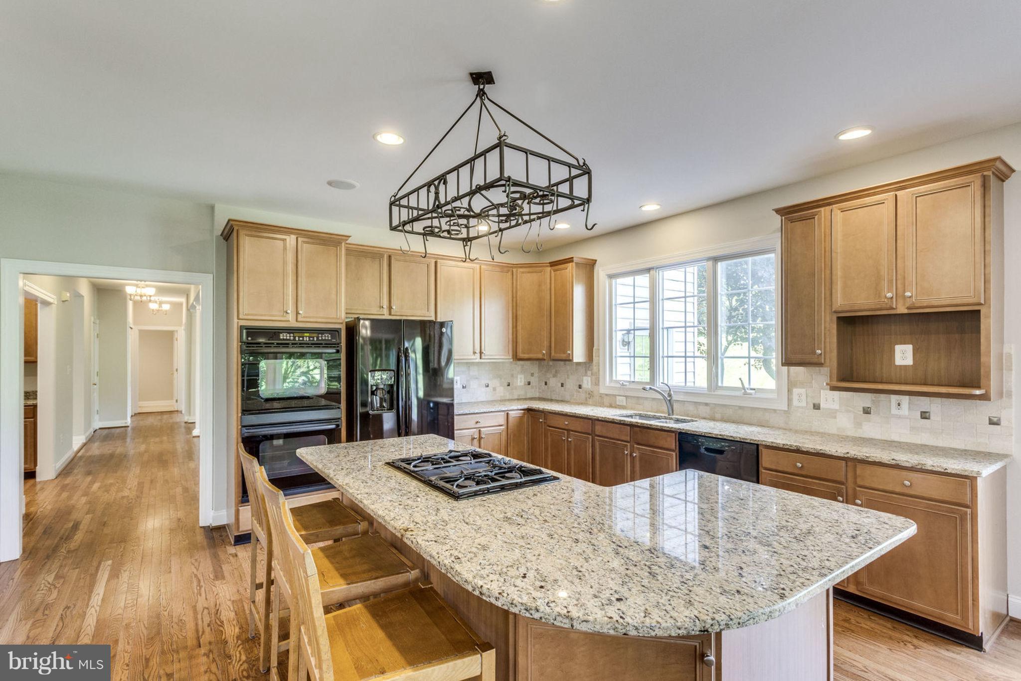 17559 Kinloch Ridge Court Leesburg, VA 20175 - Photo 14 of 30 Center Island Breakfast Bar