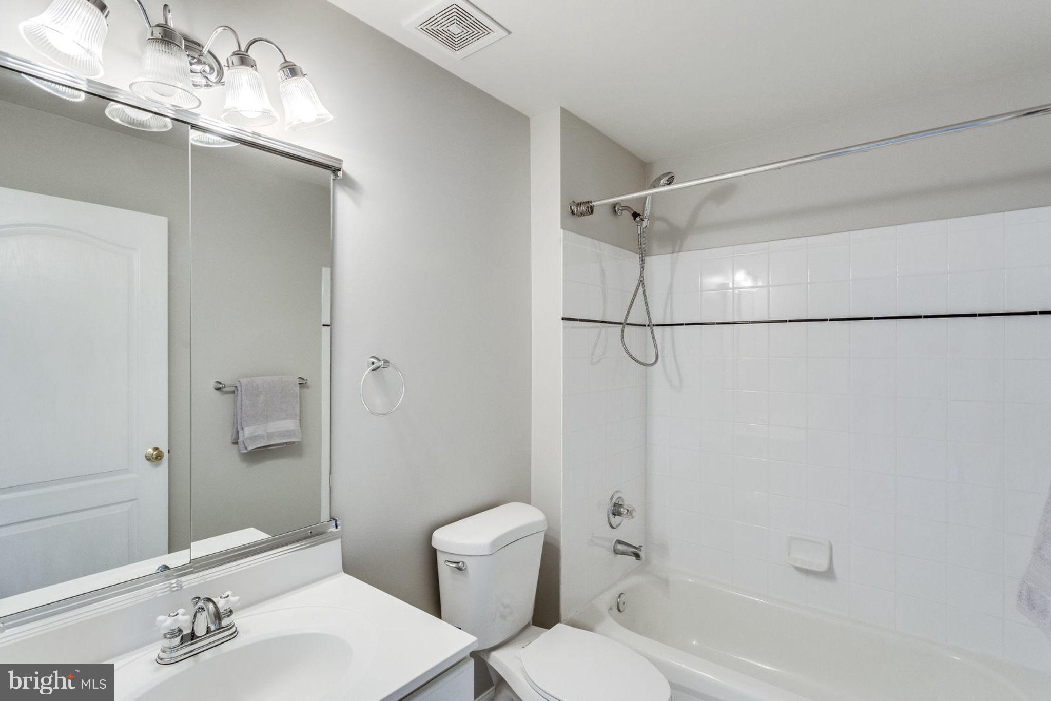 17559 Kinloch Ridge Court Leesburg, VA 20175 - Photo 25 of 30 Bedroom #2 En Suite Bath