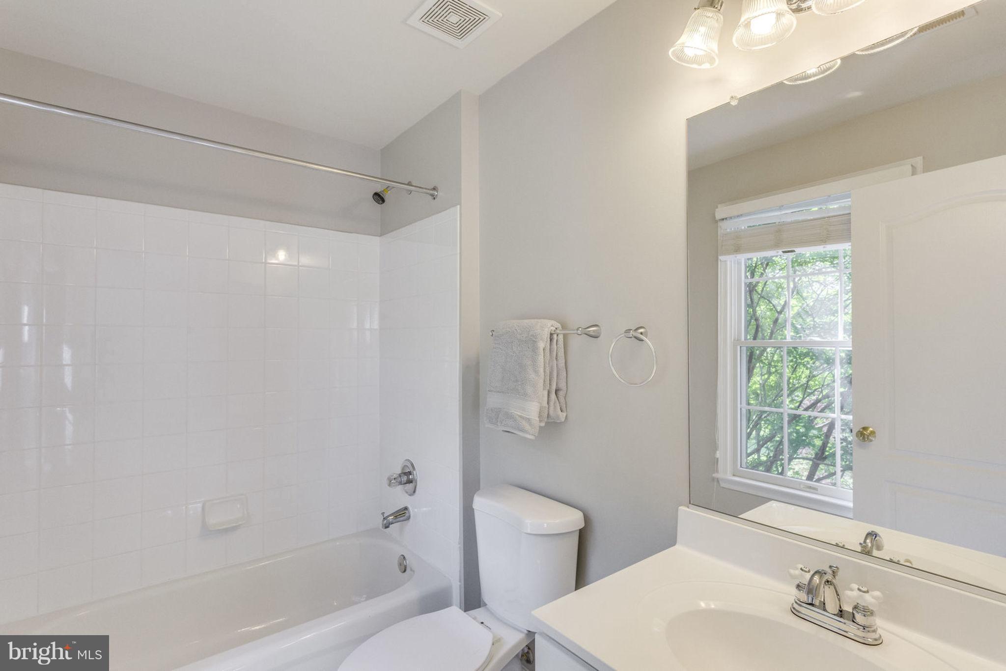 17559 Kinloch Ridge Court Leesburg, VA 20175 - Photo 27 of 30 Bedroom #3 En Suite Bath