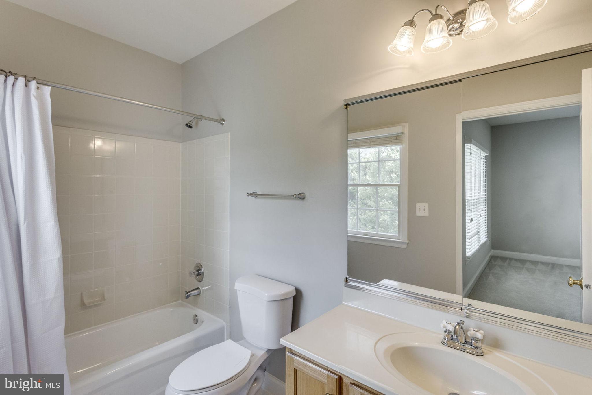 17559 Kinloch Ridge Court Leesburg, VA 20175 - Photo 29 of 30 Bath #4 En Suite Bath