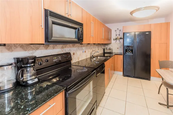 $3,300 | 3001 South Ocean Drive, Unit 1011, Hollywood, FL 33019