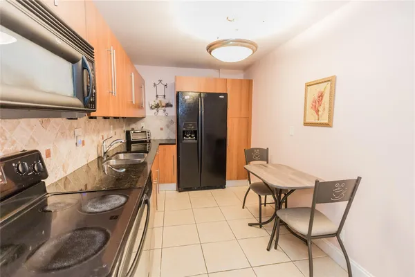 $3,300 | 3001 South Ocean Drive, Unit 1011, Hollywood, FL 33019