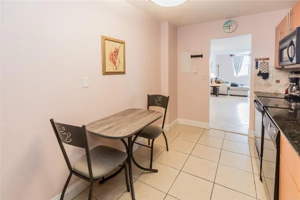 $3,300 | 3001 South Ocean Drive, Unit 1011, Hollywood, FL 33019