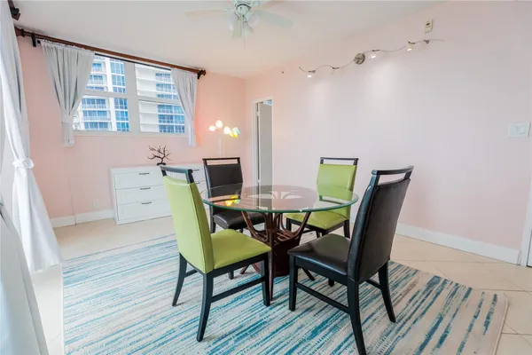$3,300 | 3001 South Ocean Drive, Unit 1011, Hollywood, FL 33019