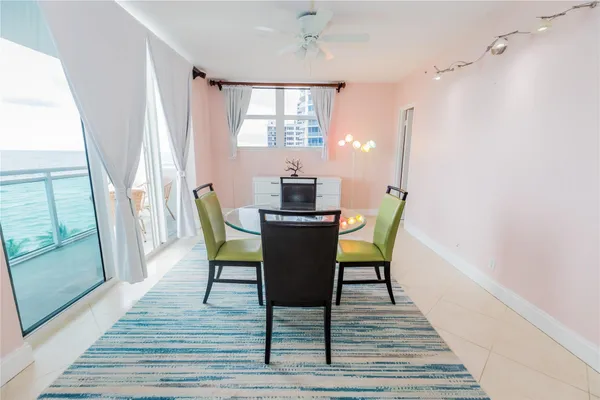 $3,300 | 3001 South Ocean Drive, Unit 1011, Hollywood, FL 33019