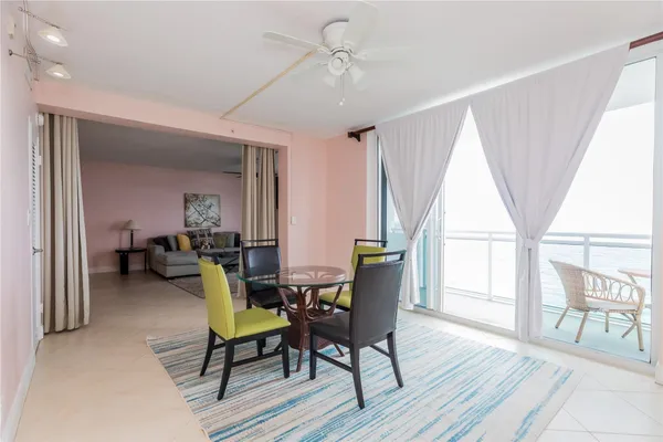 $3,300 | 3001 South Ocean Drive, Unit 1011, Hollywood, FL 33019