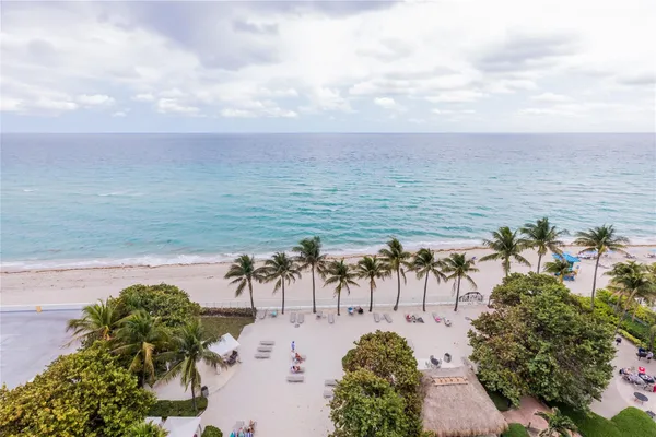 $3,300 | 3001 South Ocean Drive, Unit 1011, Hollywood, FL 33019