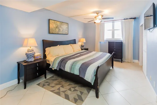 $3,300 | 3001 South Ocean Drive, Unit 1011, Hollywood, FL 33019
