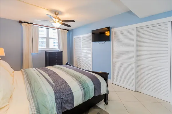 $3,300 | 3001 South Ocean Drive, Unit 1011, Hollywood, FL 33019