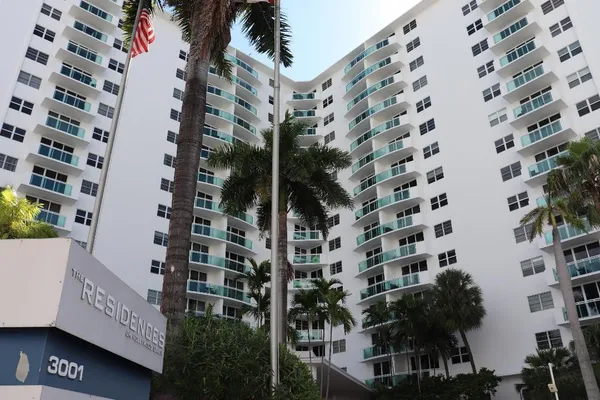 $3,300 | 3001 South Ocean Drive, Unit 1011, Hollywood, FL 33019