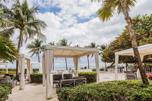 $3,300 | 3001 South Ocean Drive, Unit 1011, Hollywood, FL 33019