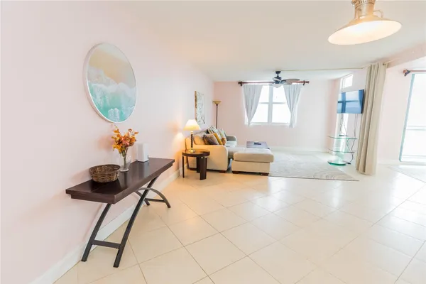 $3,300 | 3001 South Ocean Drive, Unit 1011, Hollywood, FL 33019