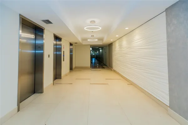 $3,300 | 3001 South Ocean Drive, Unit 1011, Hollywood, FL 33019