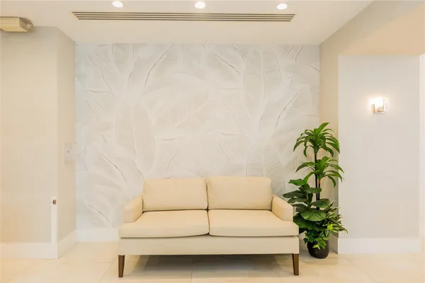 $3,300 | 3001 South Ocean Drive, Unit 1011, Hollywood, FL 33019