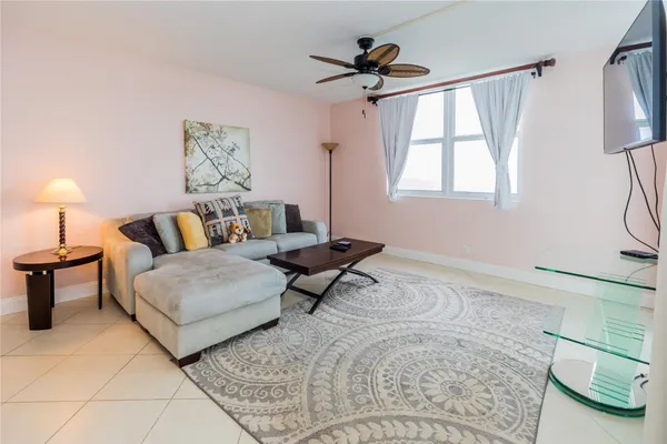 $3,300 | 3001 South Ocean Drive, Unit 1011, Hollywood, FL 33019