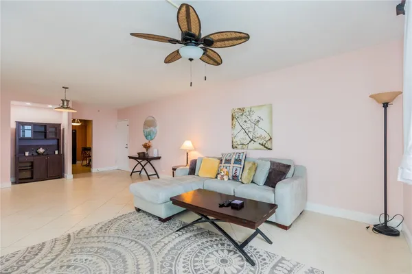 $3,300 | 3001 South Ocean Drive, Unit 1011, Hollywood, FL 33019