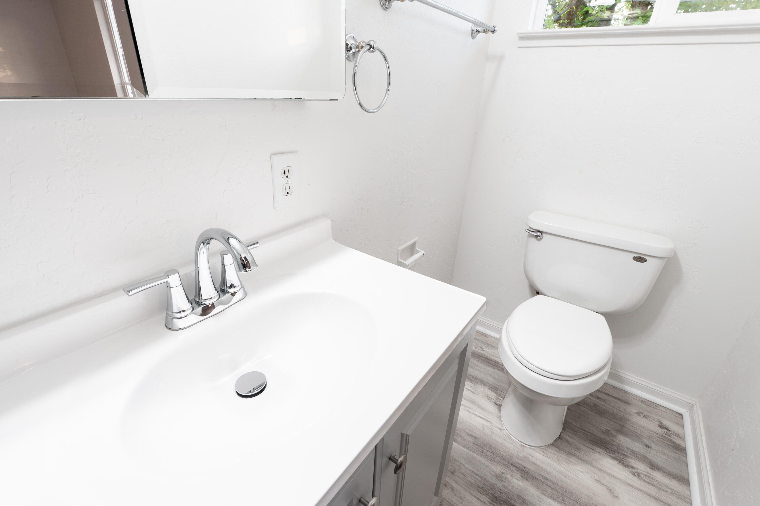 13990 South Fork Road Igo, CA 96047 - Photo 24 of 38 Master Bathroom 1