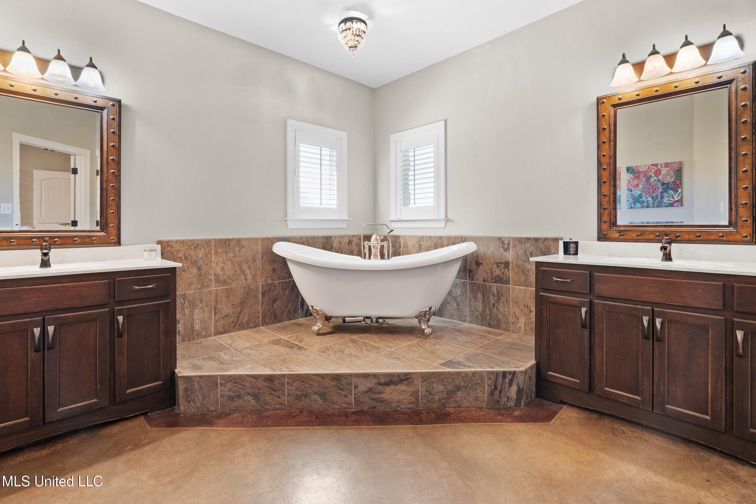 2850 Horn Lake Road Hernando, MS 38632 - Photo 28 of 56 Primary bath with clawfoot tub!