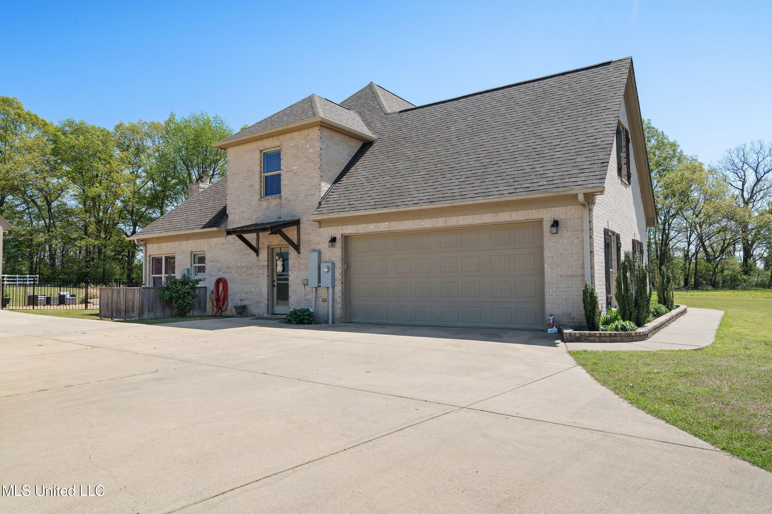 2850 Horn Lake Road Hernando, MS 38632 - Photo 3 of 56 2 car garage!