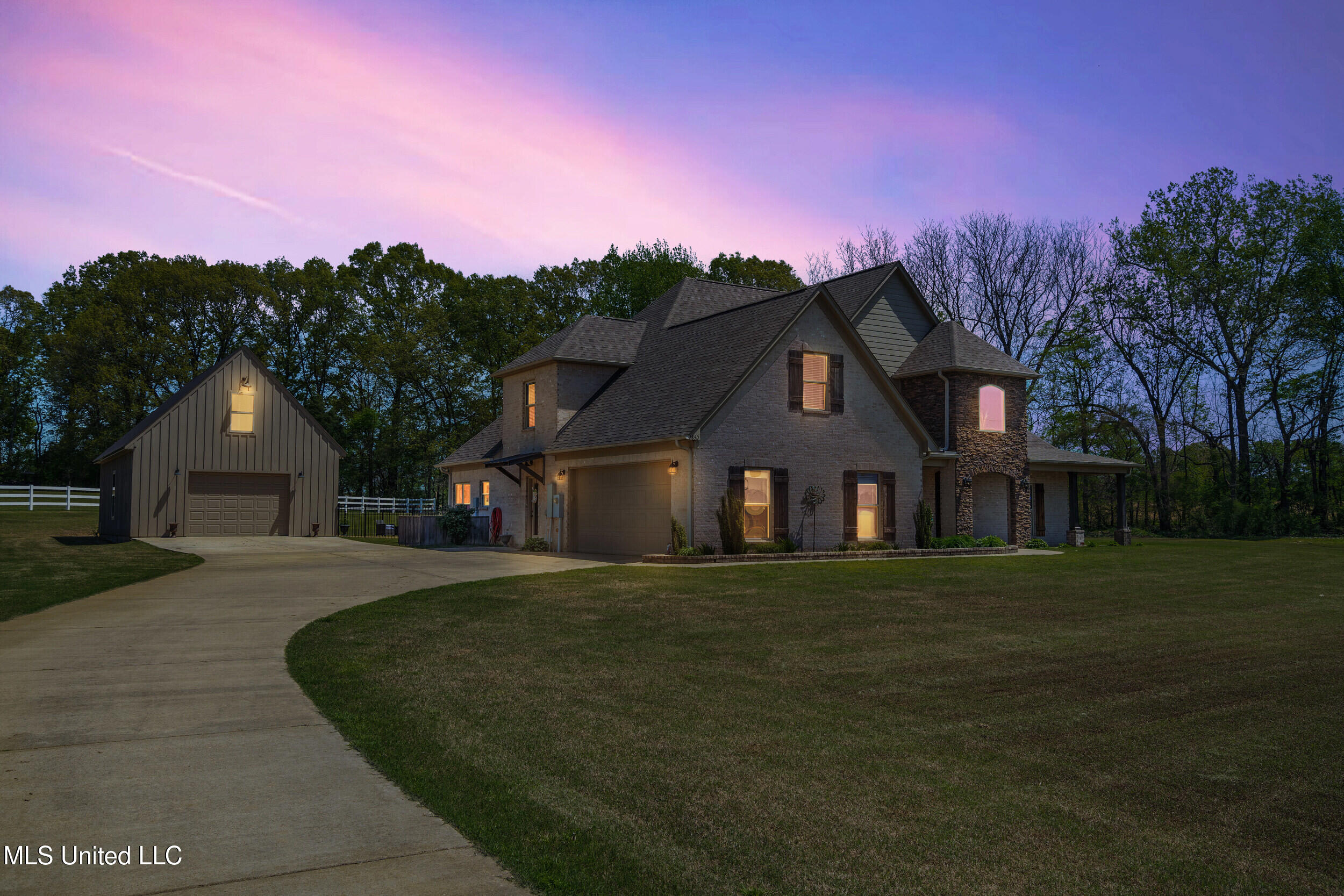 2850 Horn Lake Road Hernando, MS 38632 - Photo 53 of 56 Twighlight view!