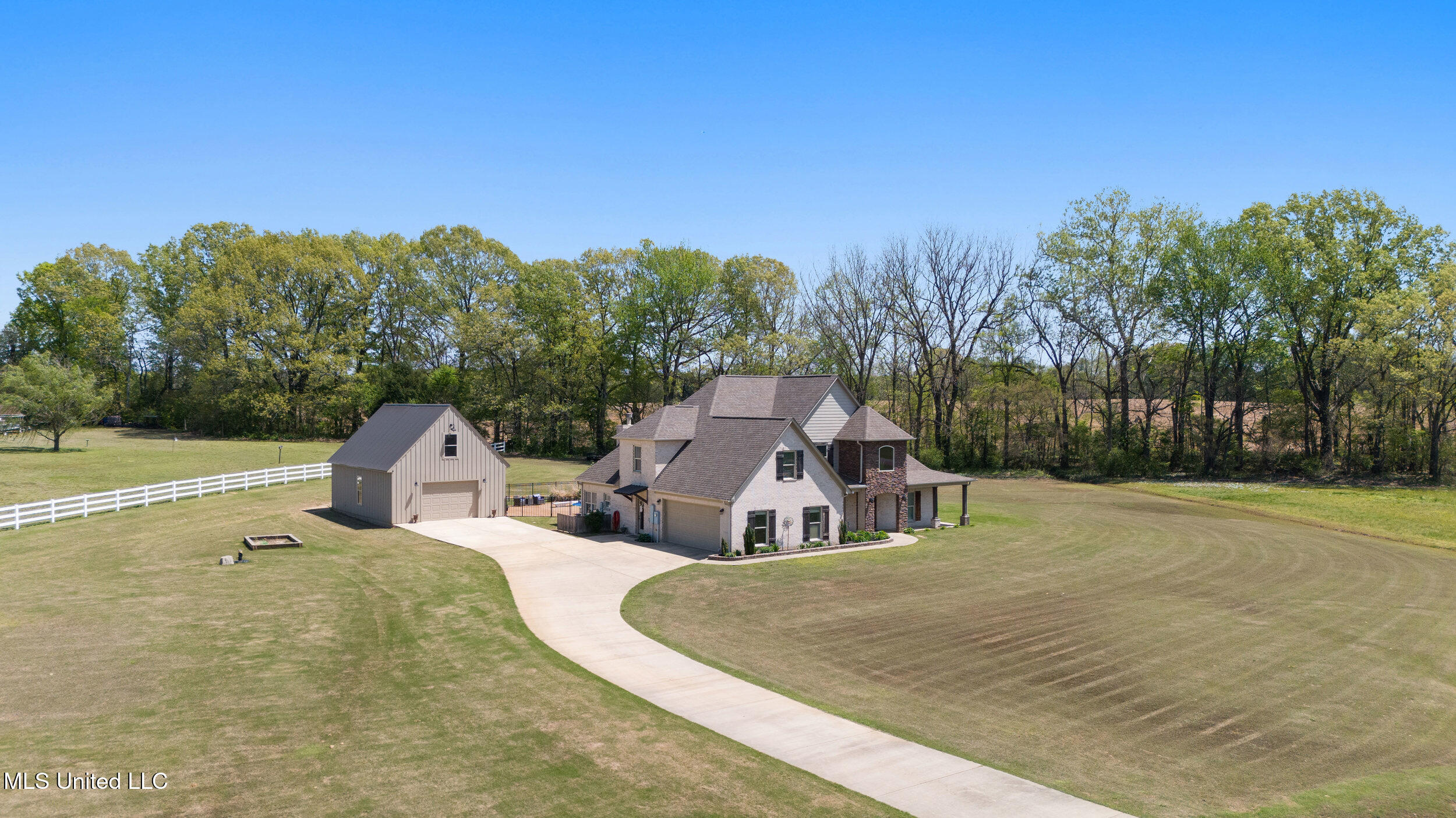 2850 Horn Lake Road Hernando, MS 38632 - Photo 8 of 56 Over 3 acres!