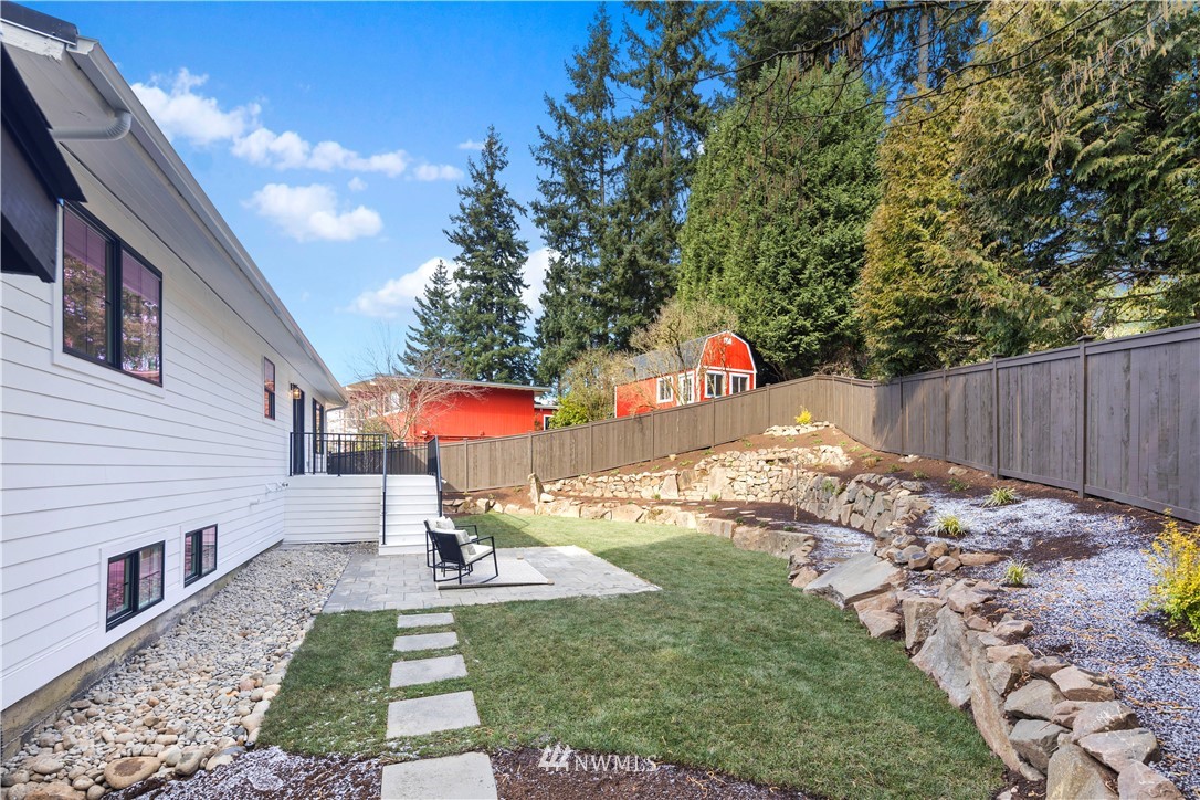 12106 Southeast 26th Street Bellevue, WA 98005 - Photo 29 of 32 a view of outdoor space and yard