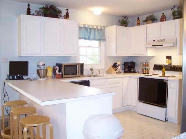 613 Thistlegate Trail Raleigh, NC 27610 - Photo 6 of 10 Kitchen provides plenty of counter and cabinet space