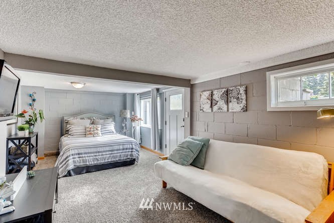 5501 Rockefeller Avenue Everett, WA 98203 - Photo 22 of 27 a spacious bedroom with a bed and glass windows