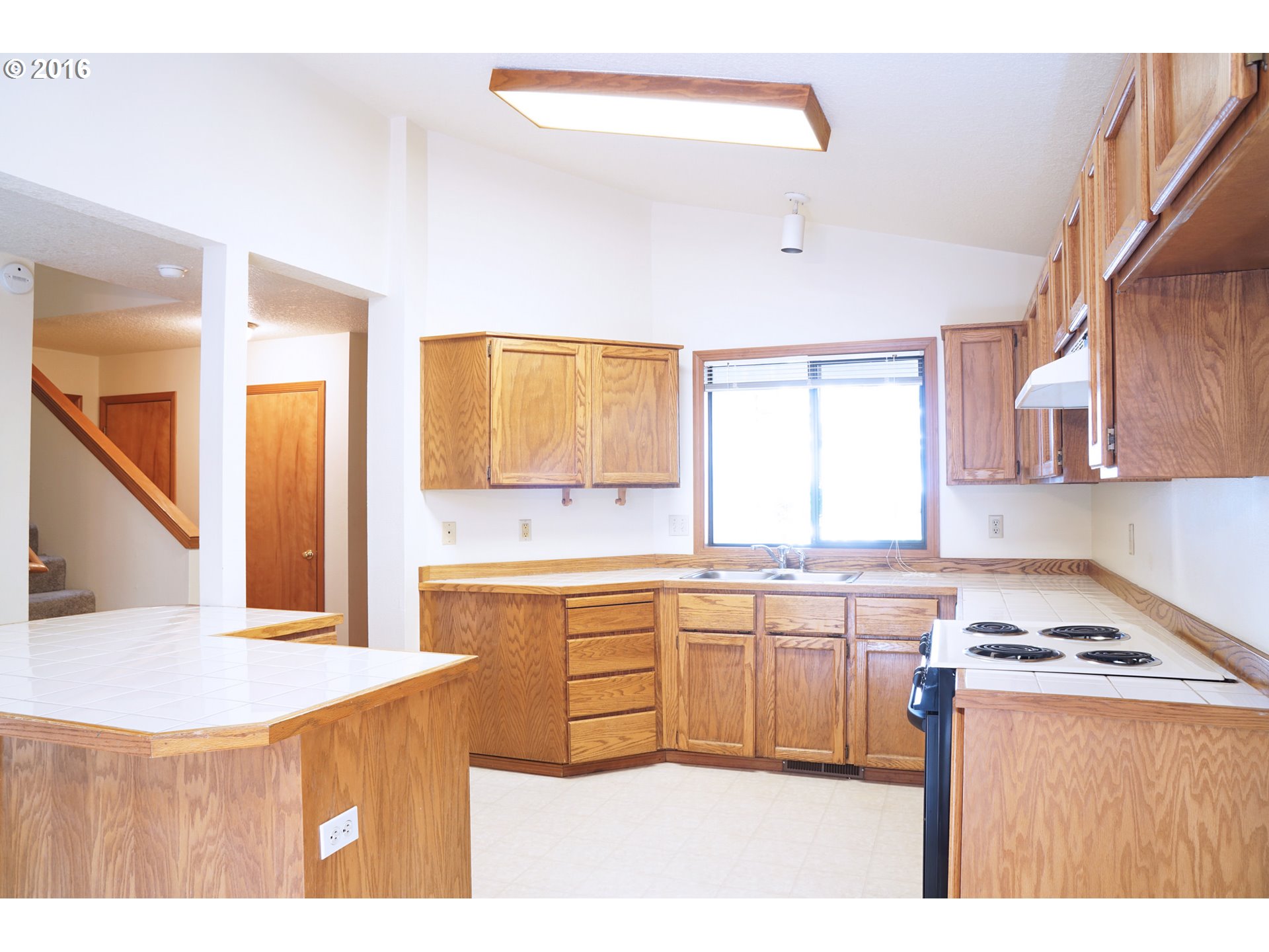 128 Kingsgate Road Lake Oswego, OR 97035 - Photo 5 of 21 Gallery Image 5