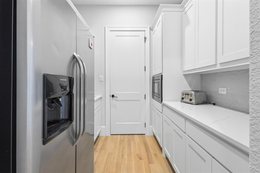 1285 Rimrock Drive Lucas, TX 75002 - Photo 14 of 37 a bathroom with a sink and mirror