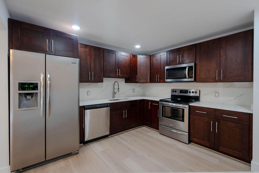 5710 Coach House Circle, Unit G Boca Raton, FL 33486 - Photo 6 of 24 DSC08392